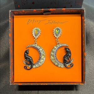 Betsey Johnson | Cat Crescent Earrings